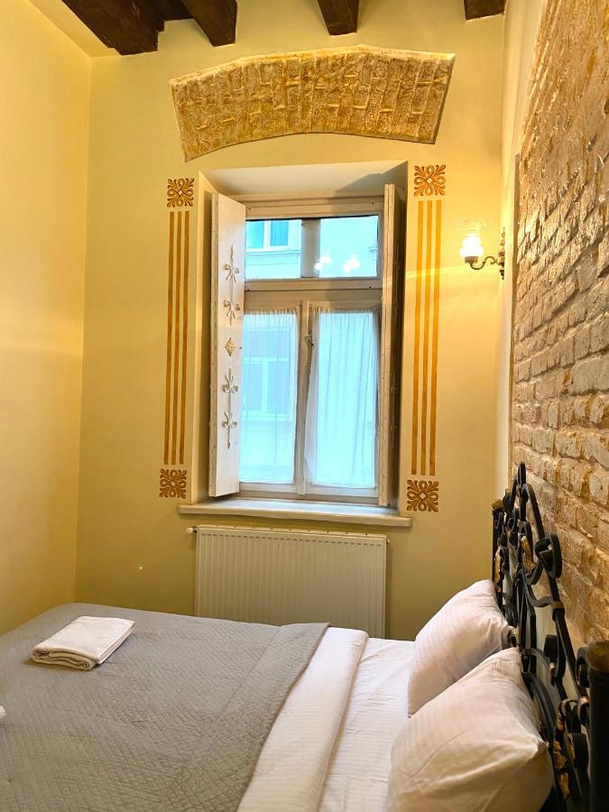 Квартира Подобово На Вулиці Валова 21А Leópolis Exterior foto